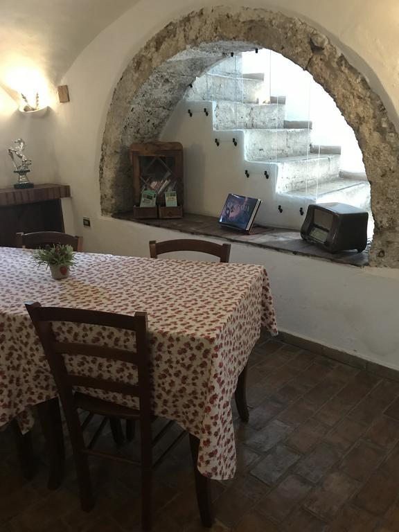 B&B La Staffa Aquino Bagian luar foto